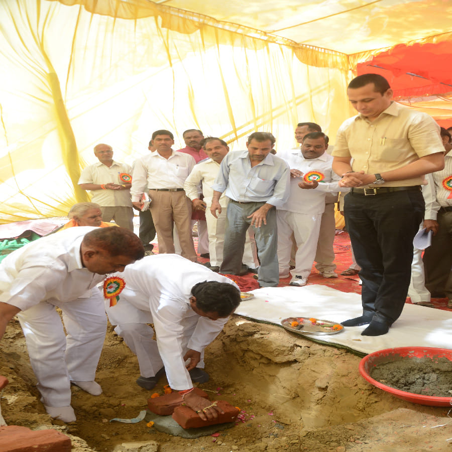 dm rajshekhar performs rituals for milk plant