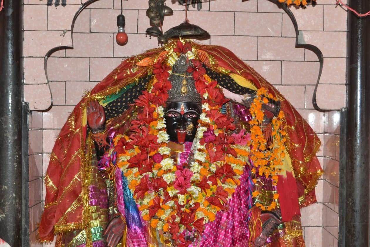 Kali Maa Tongue Story Know Why Goddess Kali Tongue Is Out In Every Photo In Hindi