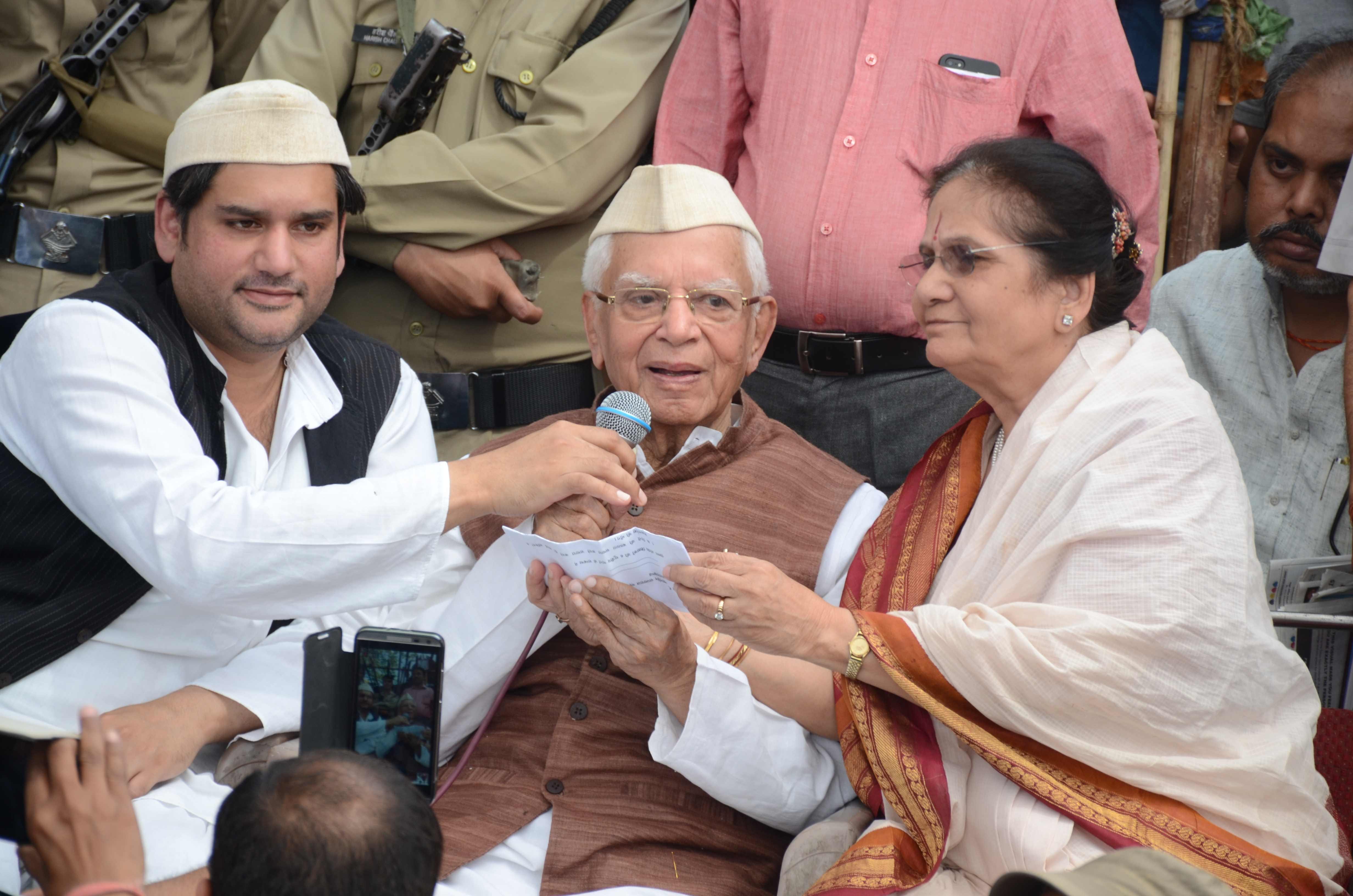 ND tiwari sings bedu pako bara masa