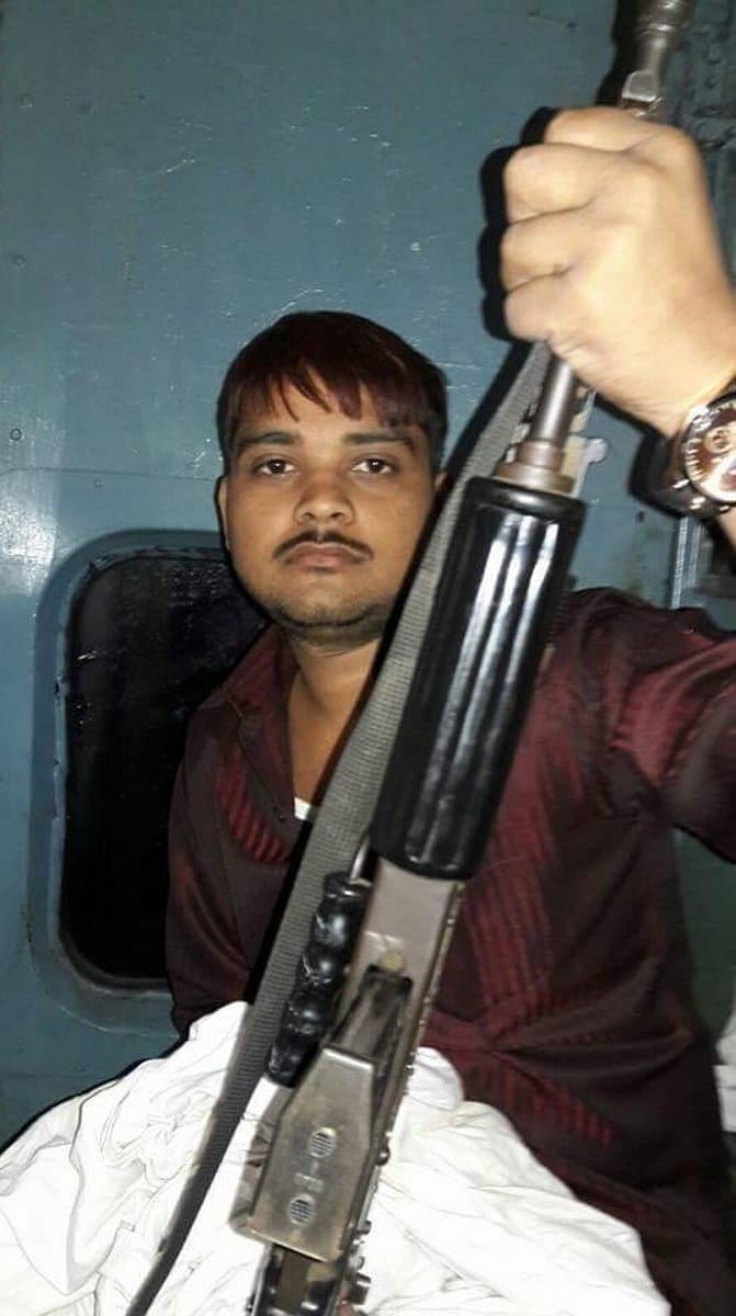 constable get weapon to prissioner