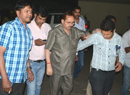 mandi secretary arrested with bribe.