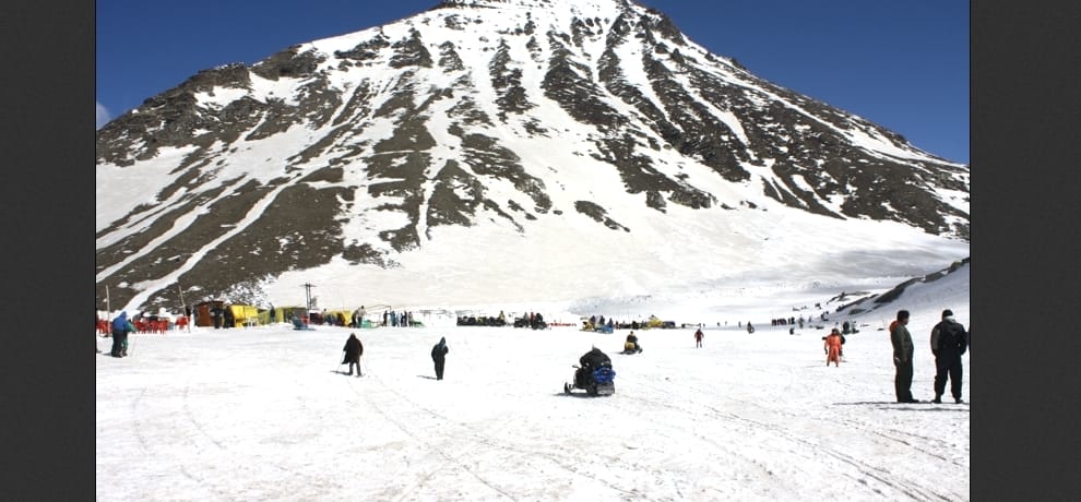  rohtang is bocoming famous tourist place all over the world.