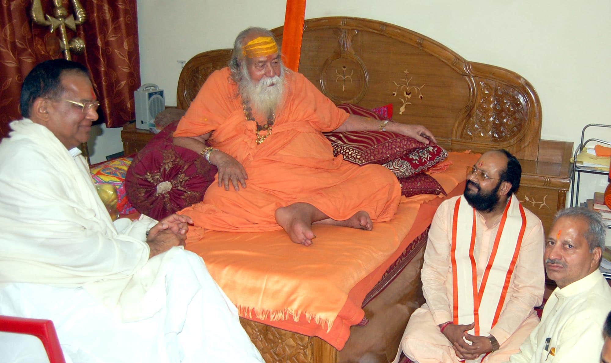 swami swarupanand sarasvati said about alcohal in uttarakhand 