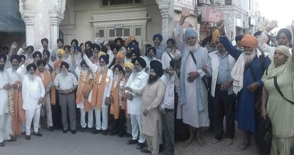 pakistan doing misbehave like prisoners with sikh sangat