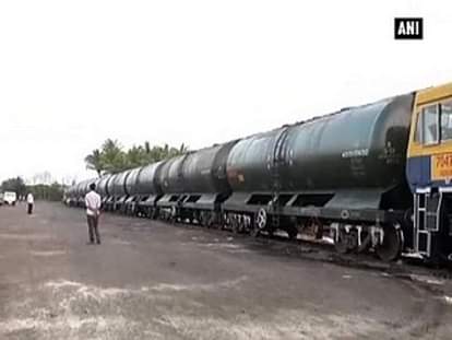 10 wagons relief train with 50,000 litres water reach drought hit Latur
