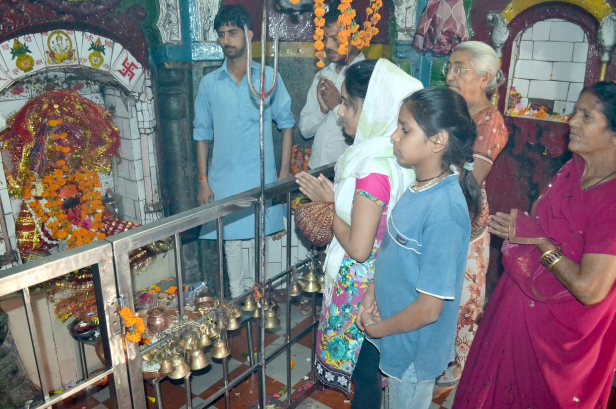 Devotees worship on the seventh day mother Kalratri