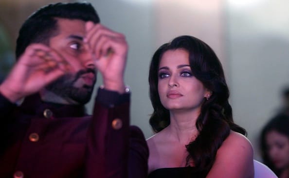 abhishek bachchan sick:Aishwarya Rai spotted at airport with aaradhya