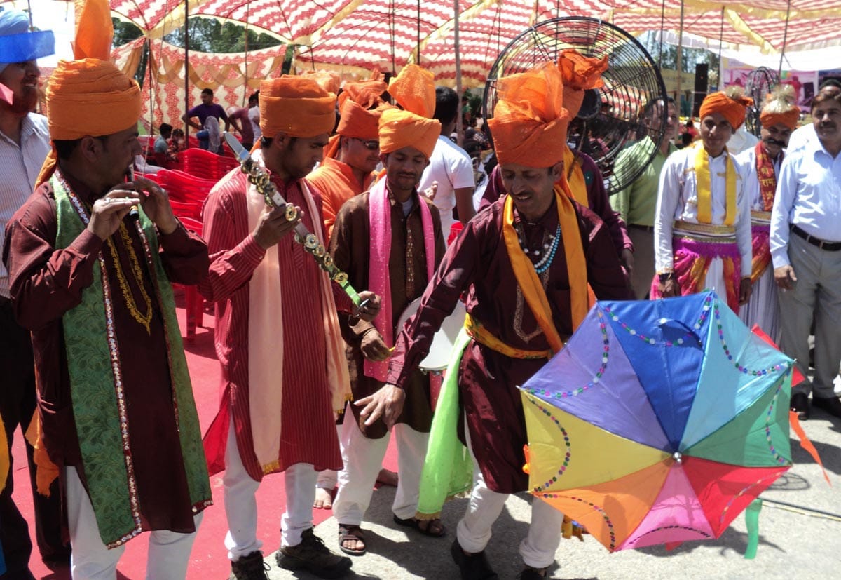 देविका नदी के तट पर आयोजित प्राचीन बैसाखी मेला देखने उमड़ा जनसैलाब