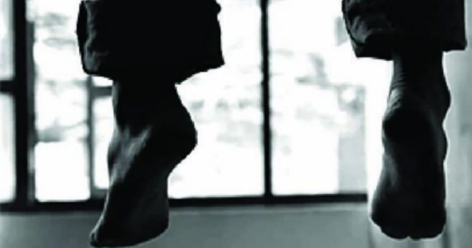 prisoner commit suicide in central jail