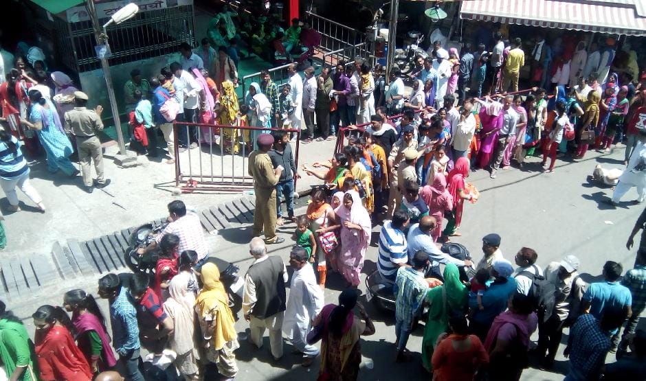 चिंतपूर्णी में श्रद्धालु की जेब काटी