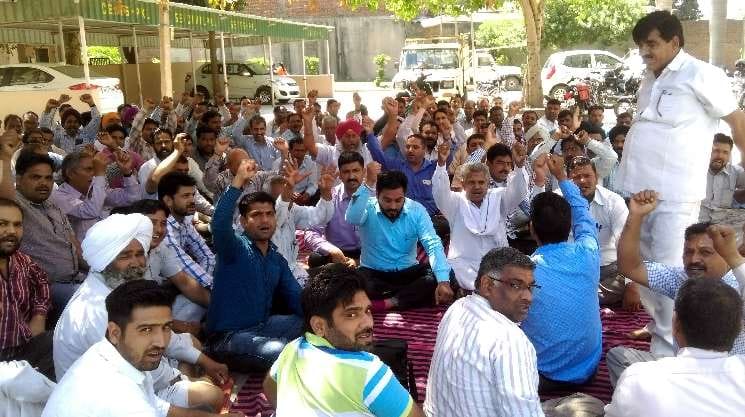  panchkula, protest, oppose of privatization, electriccity carporation,  