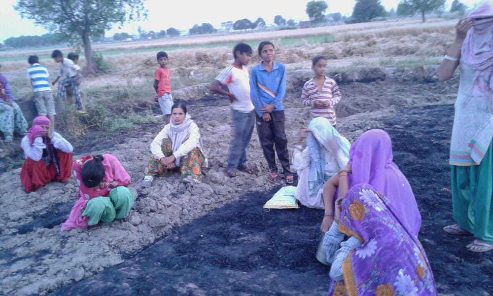 Fed up with the cash-strapped farmers died by hanging