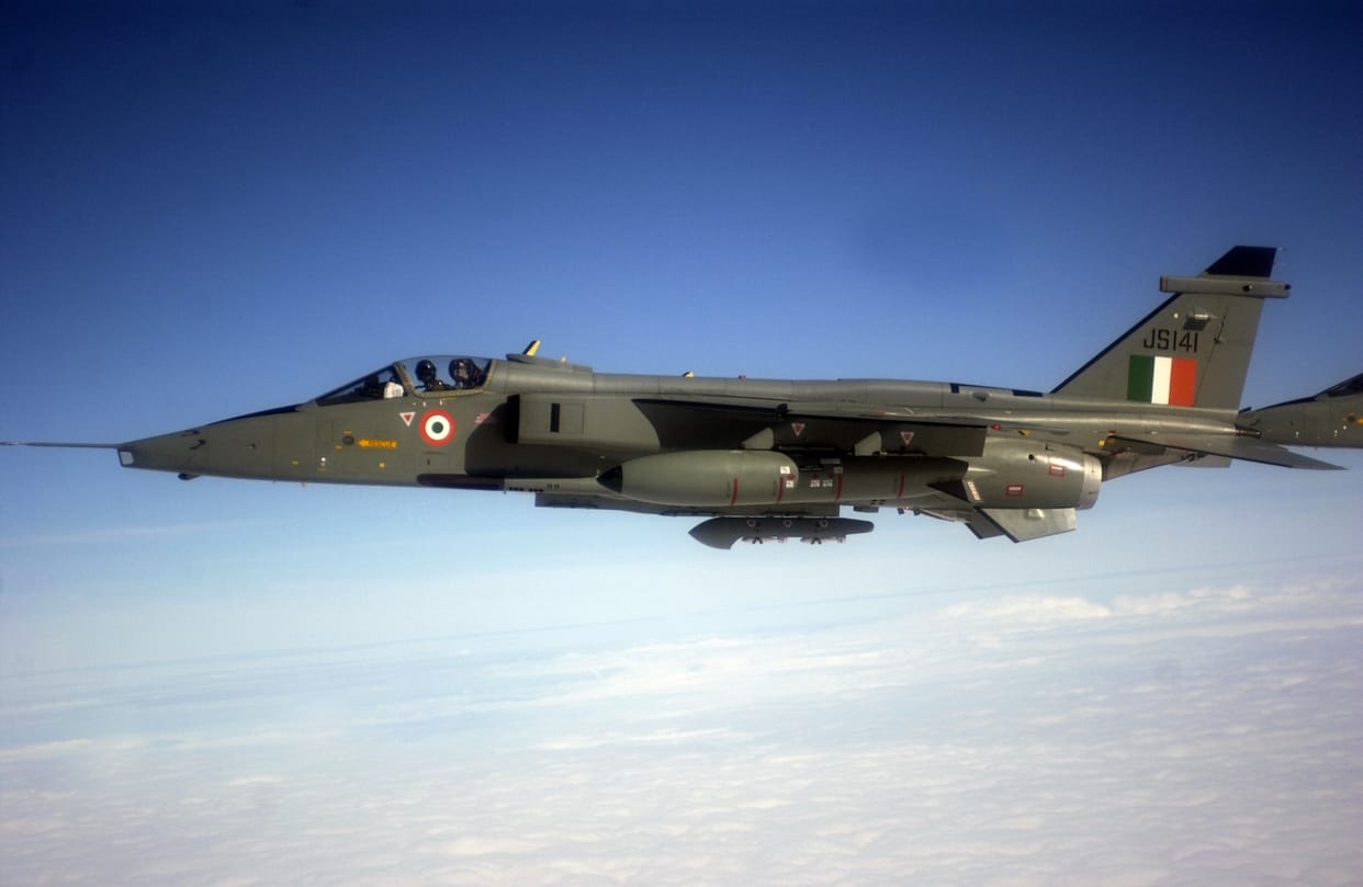 fighter aircraft will not hold on Radar