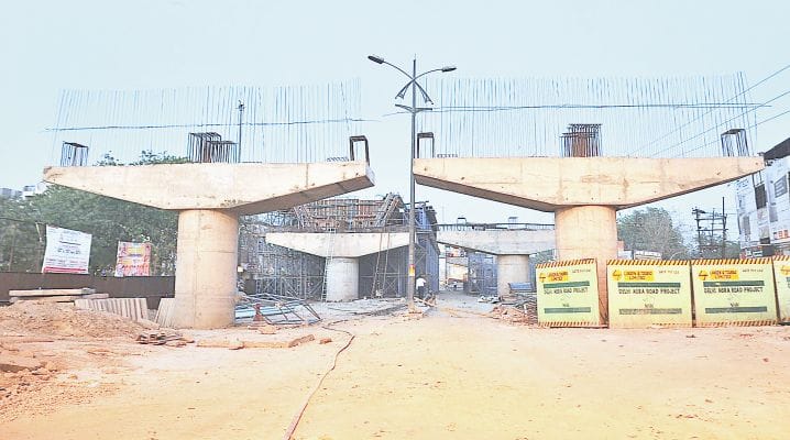 Flyover: dull work, traffic jams