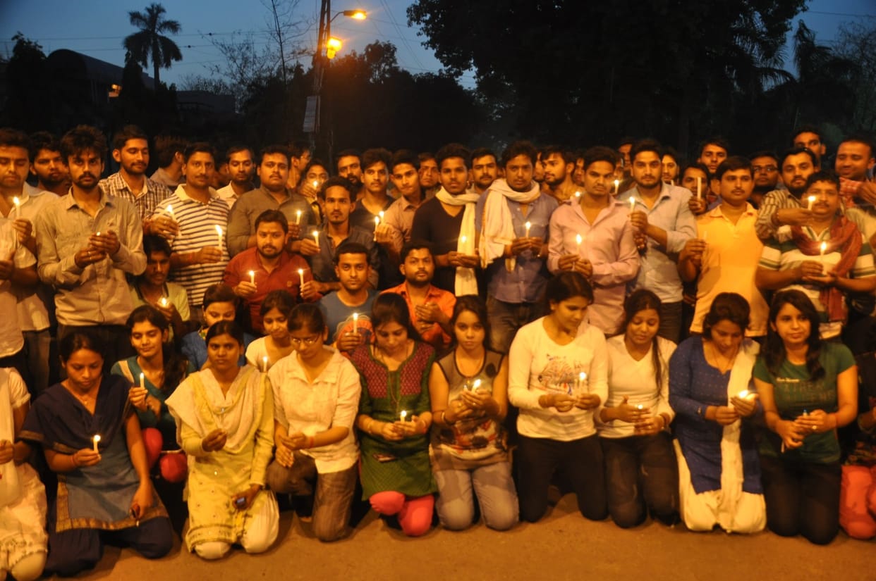 protest of law students for result in gorakhpur university
