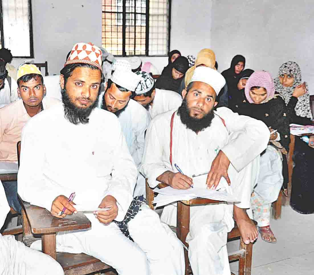 madarsa pariksha me nakal