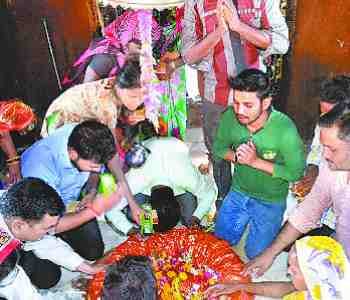Temples reverence aroused was swamped