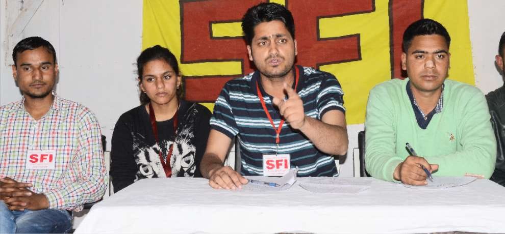 sfi protest against vc in hpu shimla