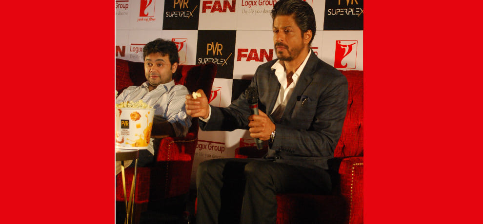 shah rukh khan in sector 32 noida and lang traffic jam