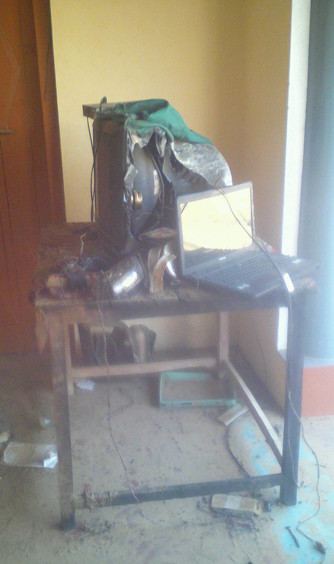 electric apparatus burnt in short circuit
