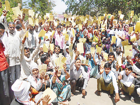 Demonstrate the fierce denied ration card holders