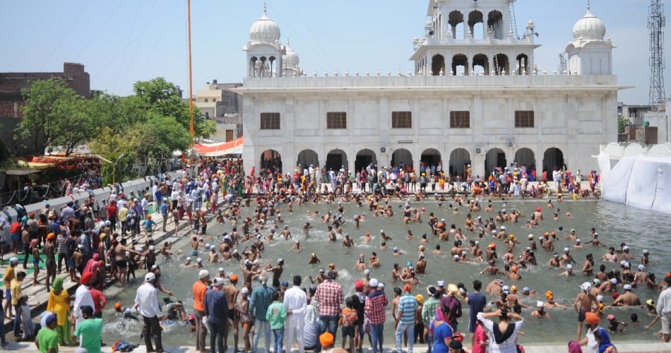 vaisakhi, vaisakhi celebration, gurudwara, sikh sangat, sikh community, mohali, punjab