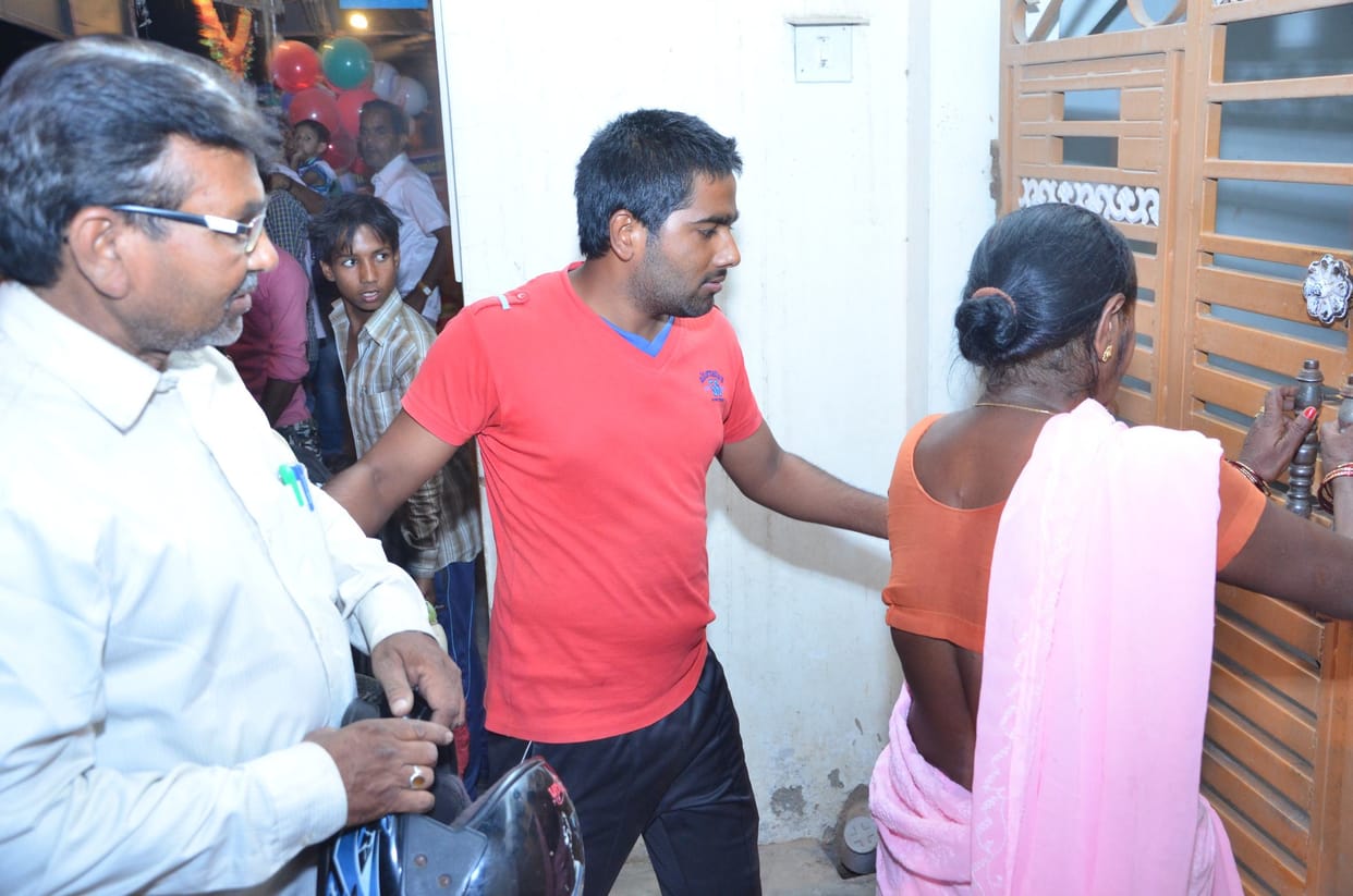 people protested against water crises in lucknow