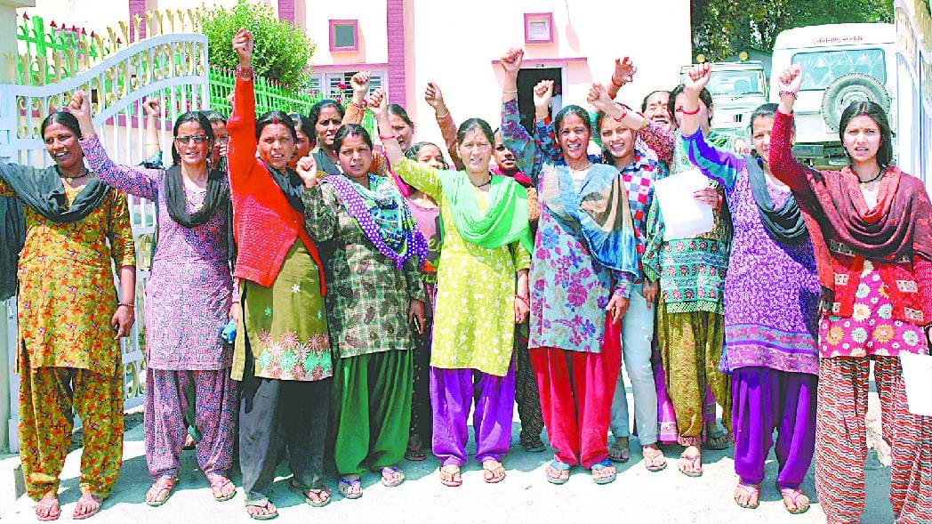 Women perform over water again