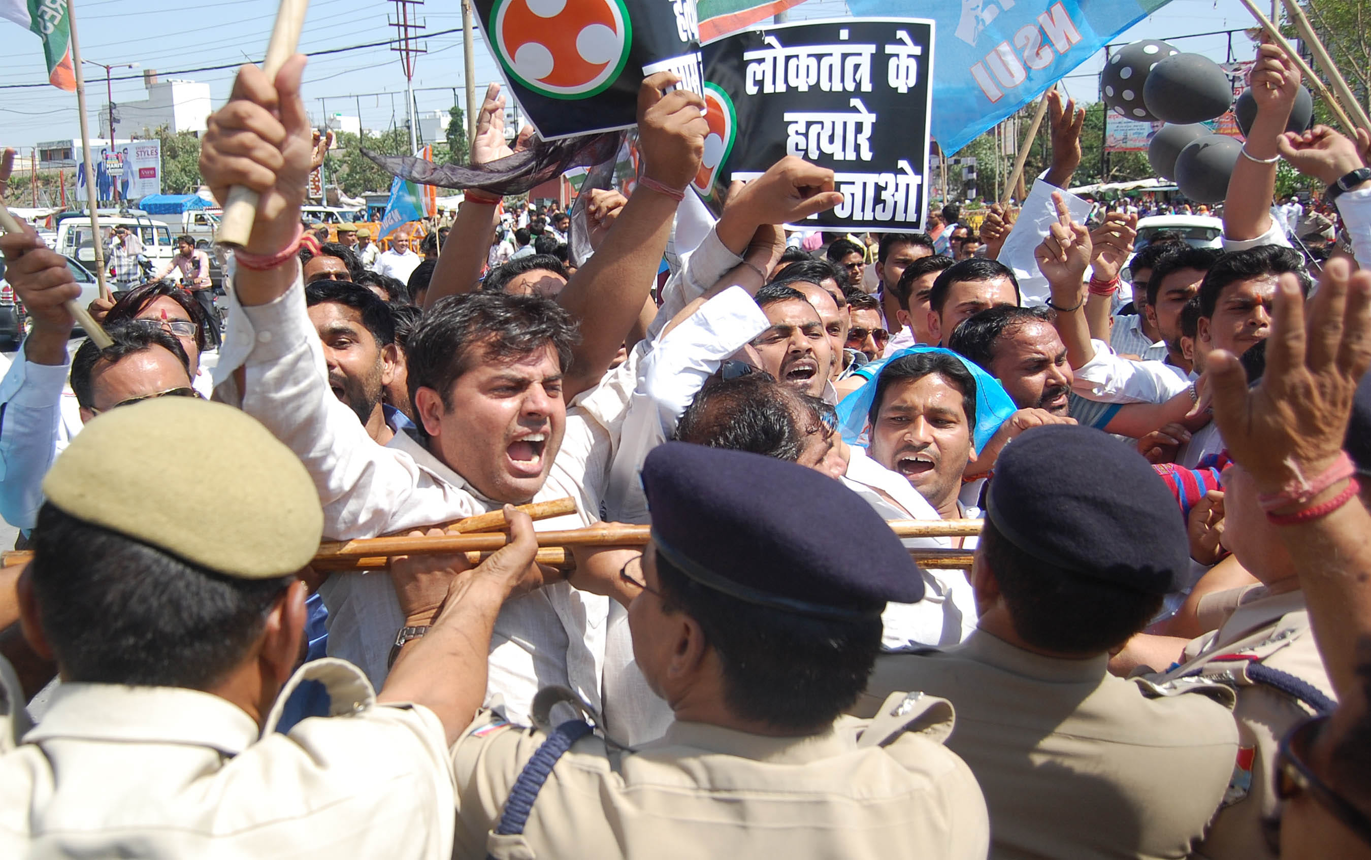 congress men protest against amit shah in haridwar.
