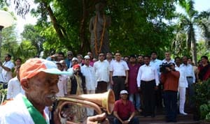 Paid homage to the martyrs of the Jallianwala Bagh massacre