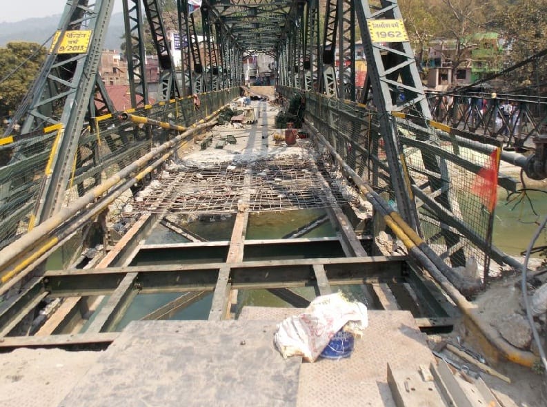Sarayu bridge repair work going fast