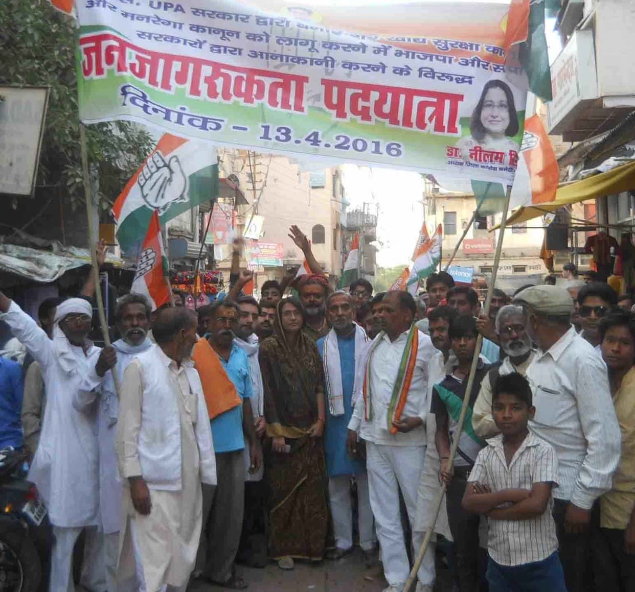 Congress took a walking tour of the city public awareness