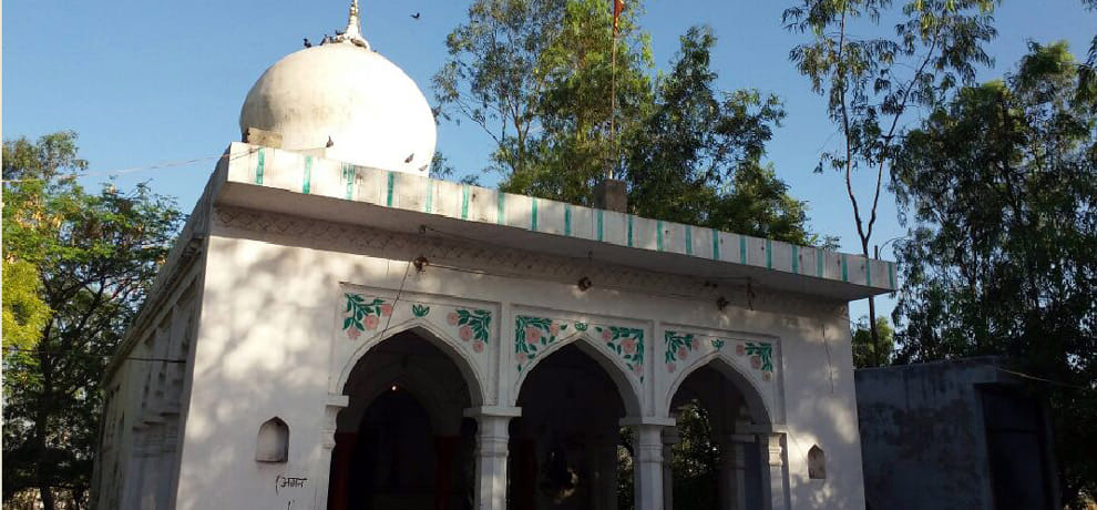 Try to spread tension, broken statue in the ancient temple of Dadri