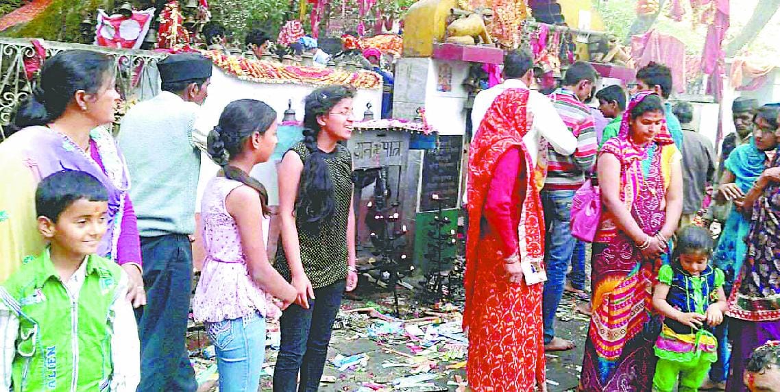 Catrashtmi drew crowds at temples