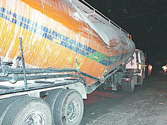 dumper crushed two men, death