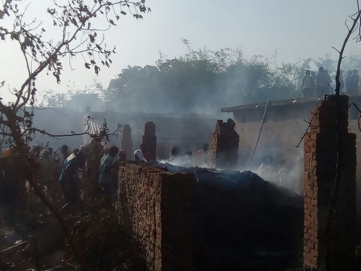 Fire burns 50 homes in the village of Flui