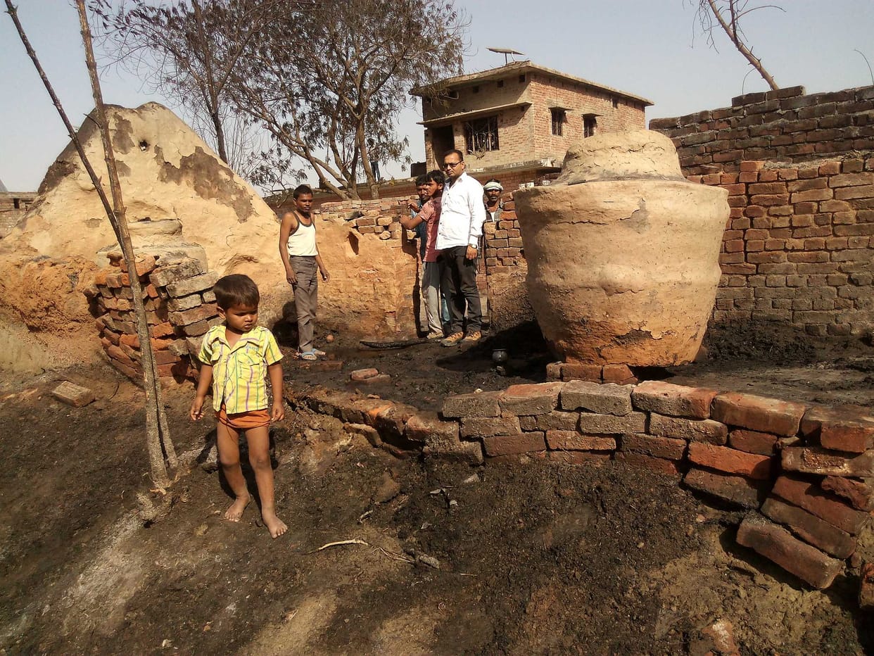 25 houses burnt, ash harvest 100 acres