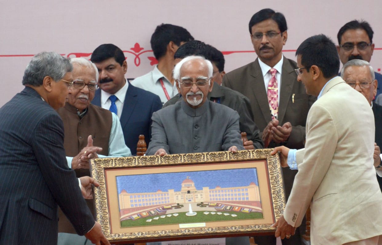 vice president hamid ansari visits high court lucknow