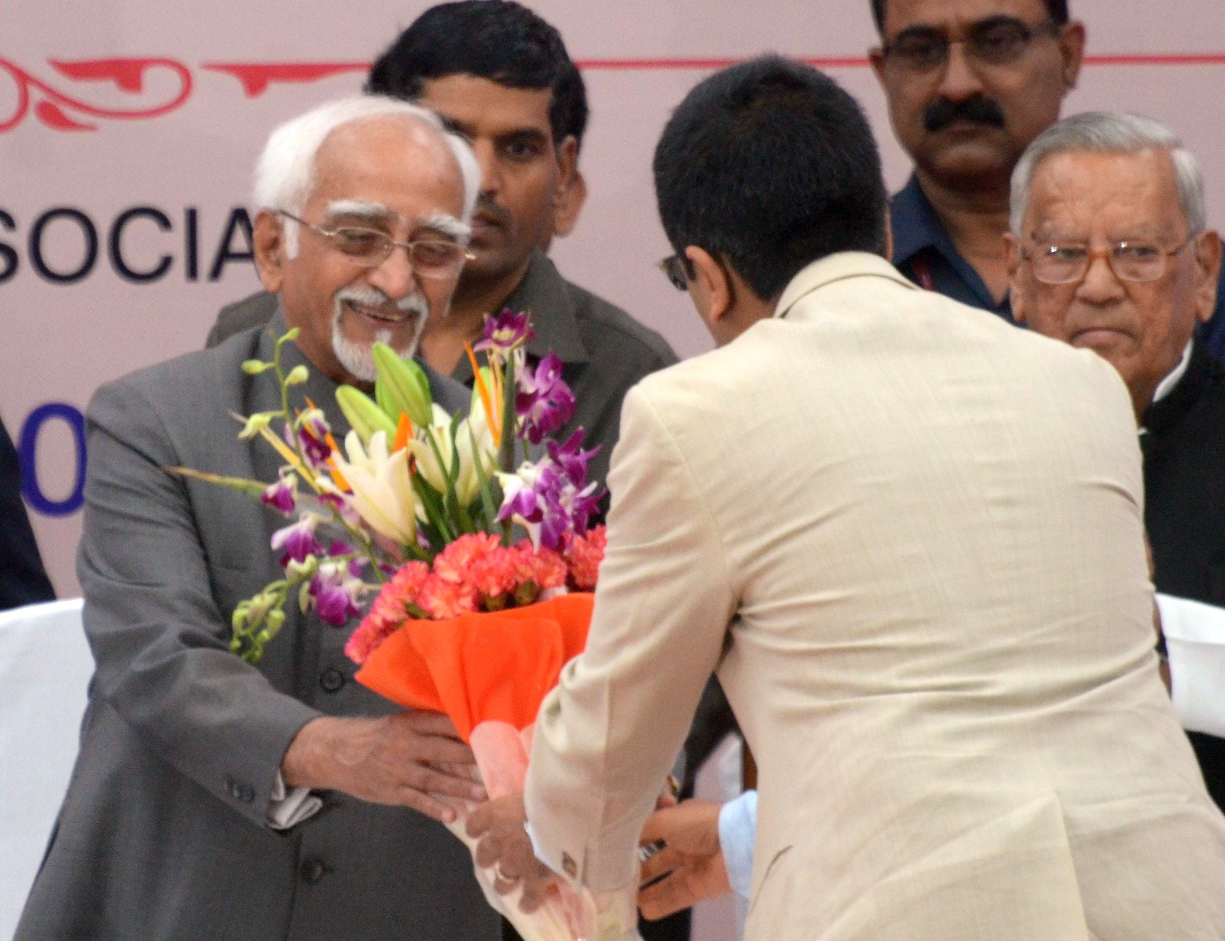 vice president hamid ansari visits high court lucknow