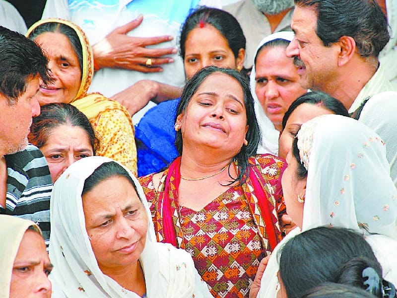 jaskeerat funeral, kapurthala jaskeerat funeral, eyes full of tears in funeral, amritsar