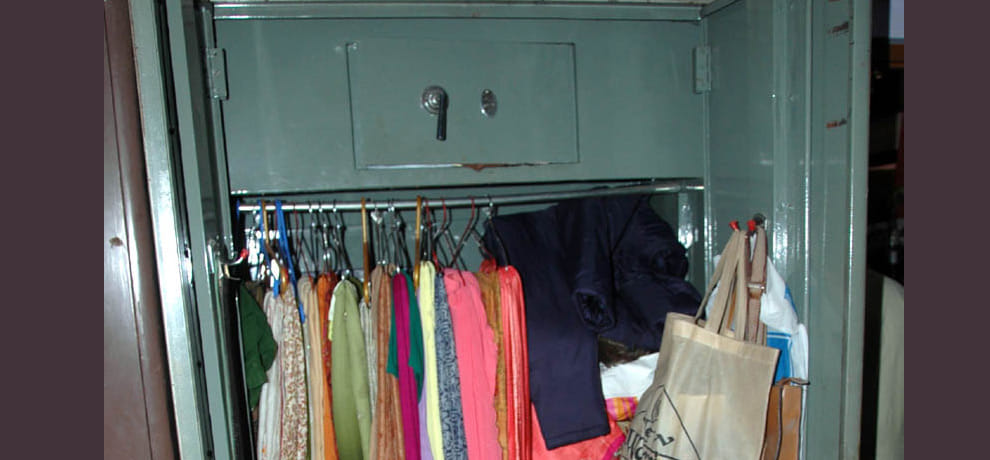 loot in ghaziabad after fainted family 