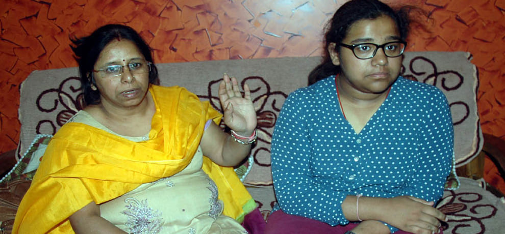 loot in ghaziabad after fainted family 