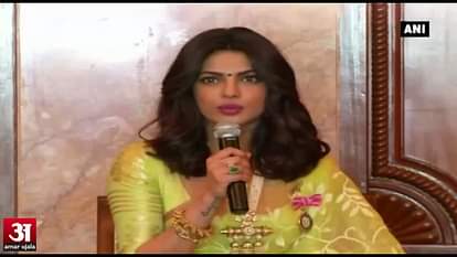 That’s how PeeCee explained ‘Padma Shri’ to her ‘Quantico’, ‘Baywatch’ starcast