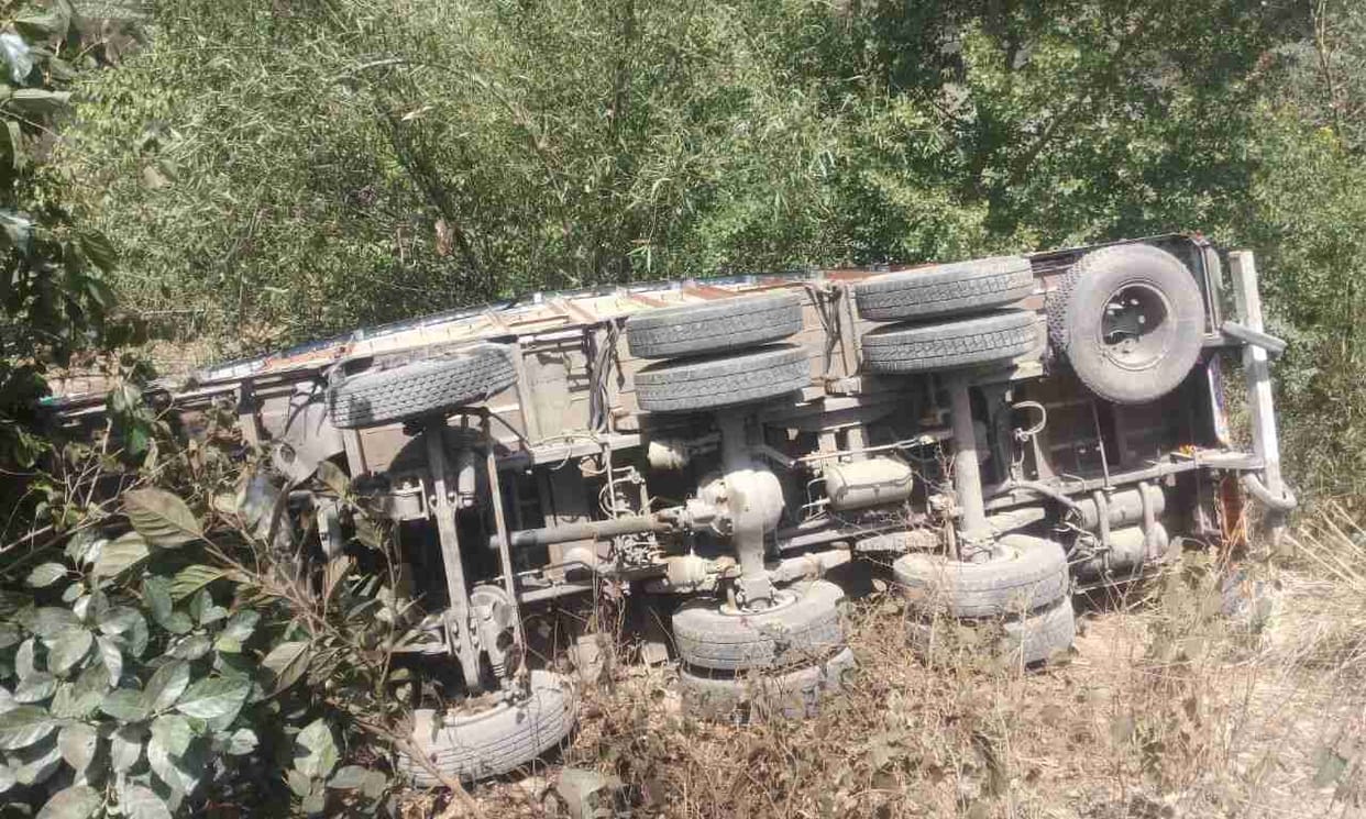 The truck fell into the pit, driver died
