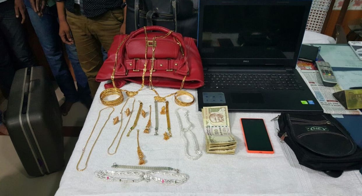 Four arrested for stealing in trains