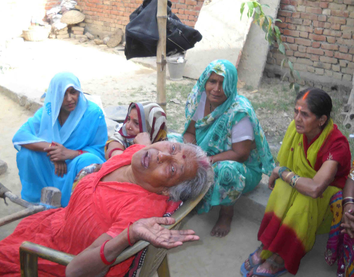  manch par baithe yuvak kee golee maarakar hatya Sitting young man shot dead on stage