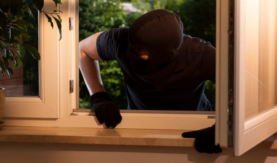 theft case at CPS PSO house at mandi.