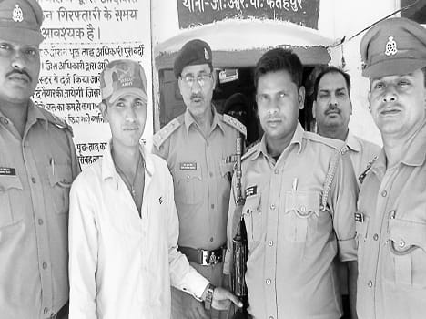 Plunderer rifle soldier detained