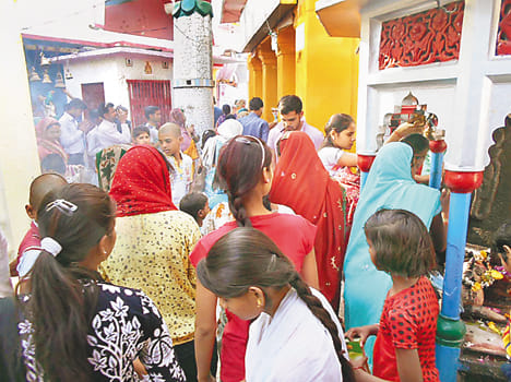 The last day of Navratri temples crowd