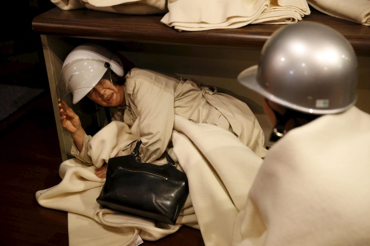 7.4 -magnitude earthquake in Japan , tsunami warning issued